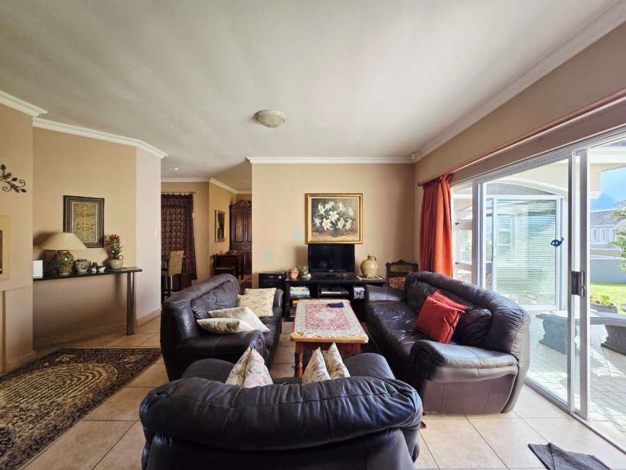 3 Bedroom Property for Sale in Kingswood Golf Estate Western Cape